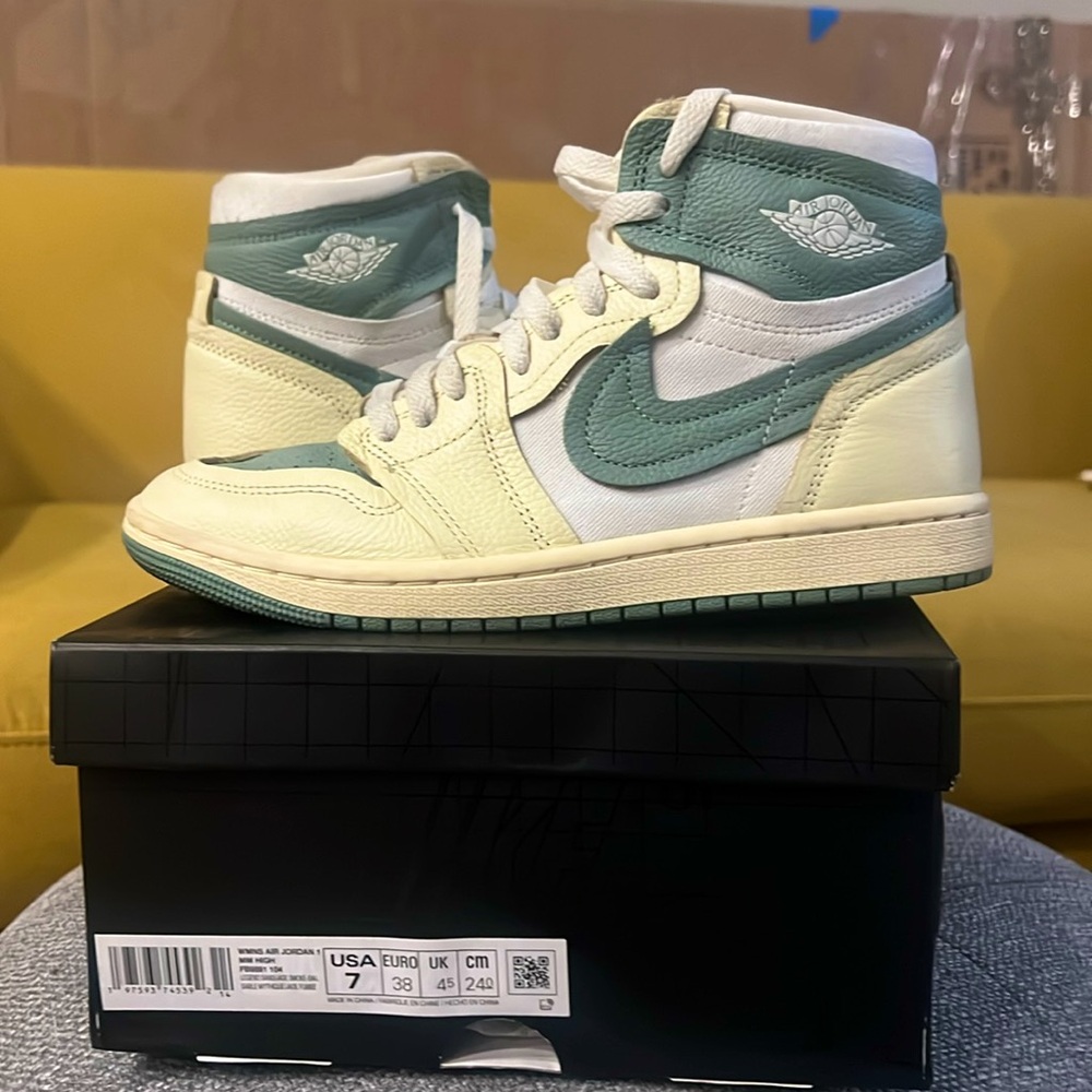 Womens Air Jordan 1 MM High 
Legends Sand/Jade Smoke